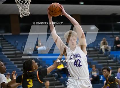 Thumbnail 3 in Collinsville vs. Lift for Life Academy photogallery.