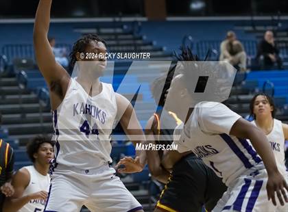 Thumbnail 3 in Collinsville vs. Lift for Life Academy photogallery.