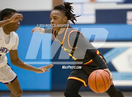 Thumbnail 2 in Collinsville vs. Lift for Life Academy photogallery.