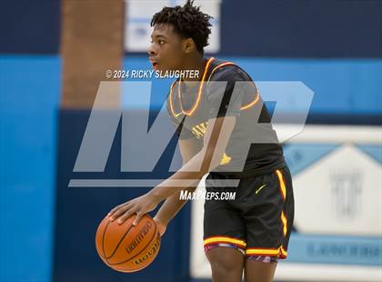 Thumbnail 2 in Collinsville vs. Lift for Life Academy photogallery.