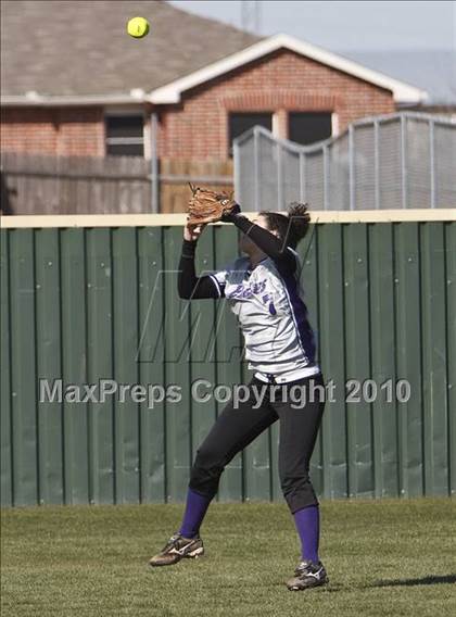 Thumbnail 2 in Keller Central vs. Crowley (Mansfield ISD Varsity Softball Tournament) photogallery.
