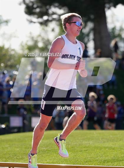Thumbnail 1 in CHSAA Final 2A (3200 Meter) photogallery.
