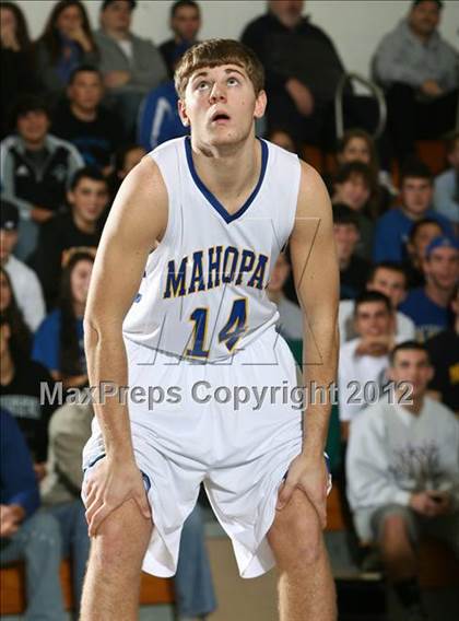 Thumbnail 2 in Kennedy Catholic vs. Mahopac (5th Annual Putnam Challenge) photogallery.