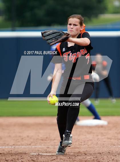 Thumbnail 3 in Tunkhannock vs. Mt. Pleasant (PIAA 4A Final) photogallery.
