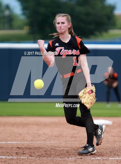 Thumbnail 3 in Tunkhannock vs. Mt. Pleasant (PIAA 4A Final) photogallery.