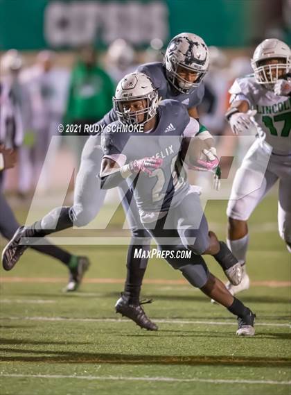 Thumbnail 2 in Lincoln vs. Helix (CIF SDS Division 1 finals) photogallery.