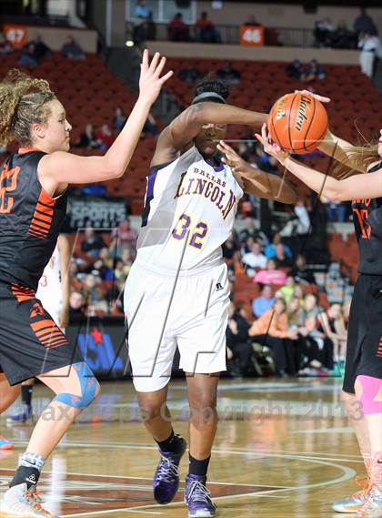Thumbnail 1 in Lincoln  vs. Aledo (UIL 4A Semifinal) photogallery.