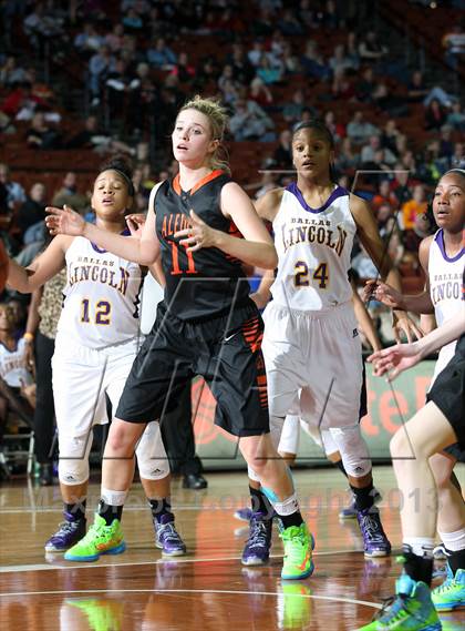 Thumbnail 3 in Lincoln  vs. Aledo (UIL 4A Semifinal) photogallery.