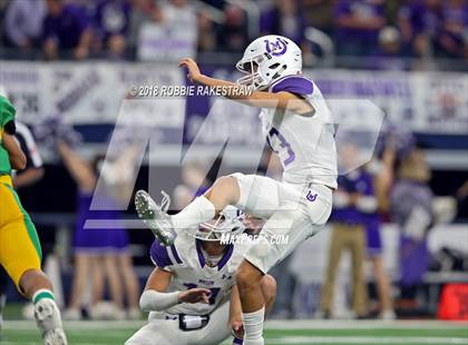 Thumbnail 3 in New Deal vs. Mason (UIL 2A Division 1 Championship) photogallery.