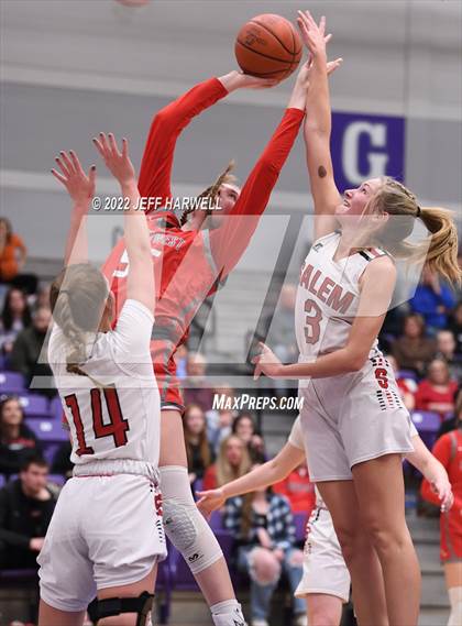 Thumbnail 2 in Salem vs. Northwest (OHSAA D2 Regional Semifinal) photogallery.