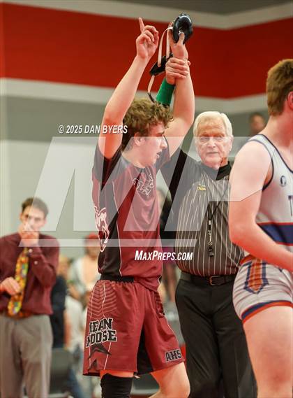 Thumbnail 1 in CHSAA 3A Region 4 Finals photogallery.