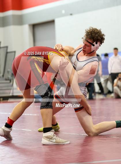 Thumbnail 3 in CHSAA 3A Region 4 Finals photogallery.