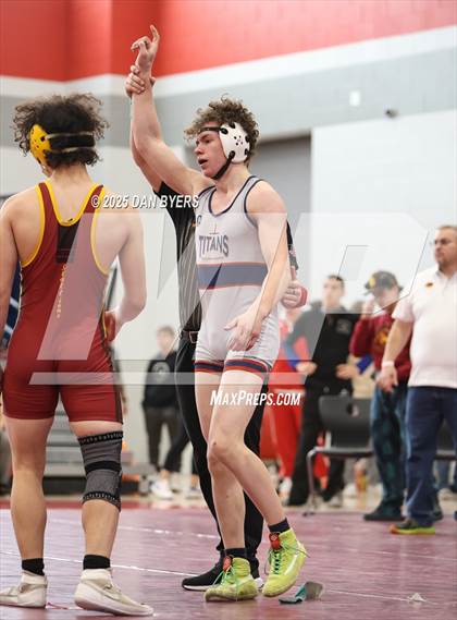 Thumbnail 1 in CHSAA 3A Region 4 Finals photogallery.