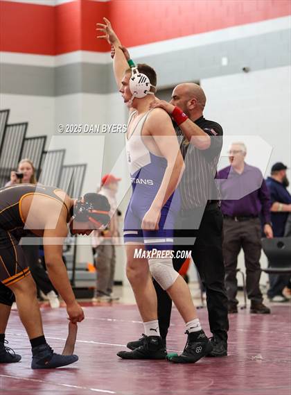 Thumbnail 1 in CHSAA 3A Region 4 Finals photogallery.