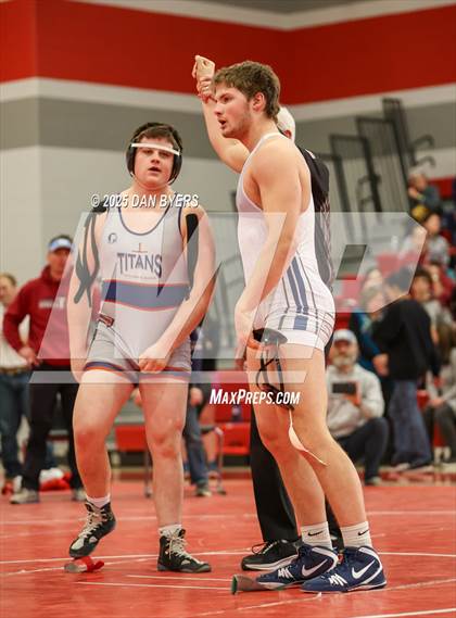 Thumbnail 2 in CHSAA 3A Region 4 Finals photogallery.