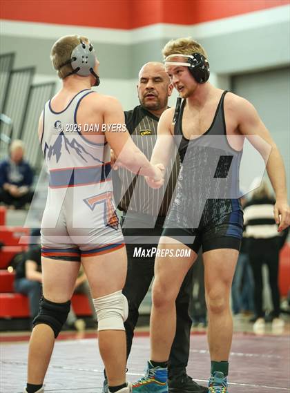 Thumbnail 1 in CHSAA 3A Region 4 Finals photogallery.