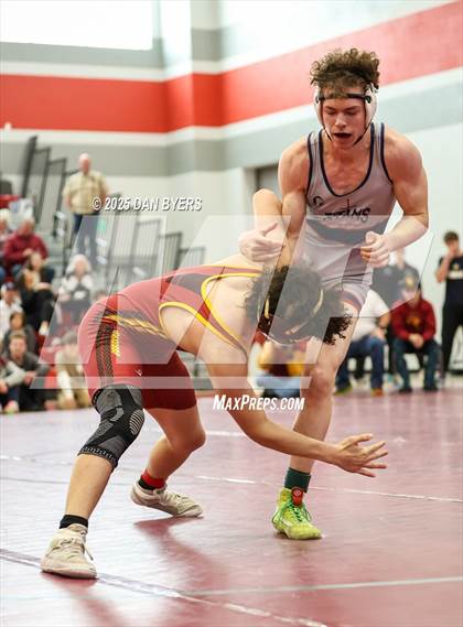 Thumbnail 2 in CHSAA 3A Region 4 Finals photogallery.