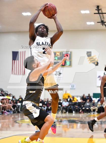 Thumbnail 2 in Sierra Canyon vs. Birmingham (The Classic at Damien) photogallery.