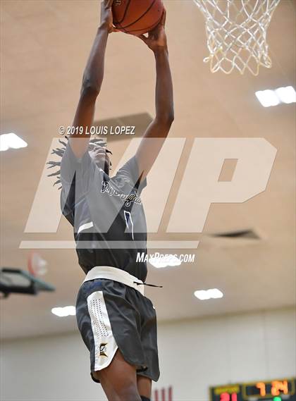 Thumbnail 1 in Sierra Canyon vs. Birmingham (The Classic at Damien) photogallery.