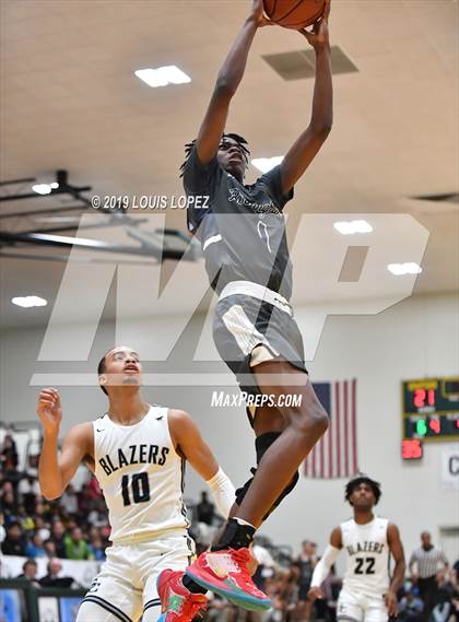 Thumbnail 3 in Sierra Canyon vs. Birmingham (The Classic at Damien) photogallery.
