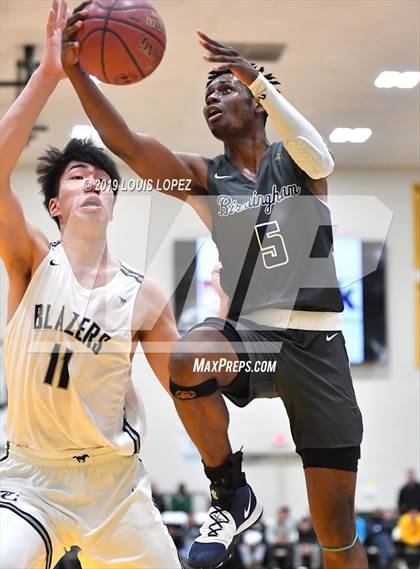 Thumbnail 3 in Sierra Canyon vs. Birmingham (The Classic at Damien) photogallery.