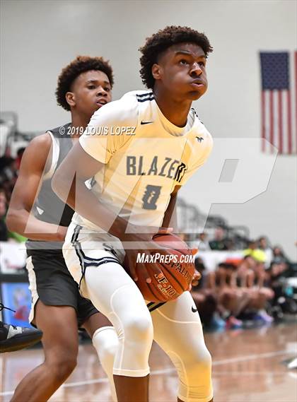 Thumbnail 2 in Sierra Canyon vs. Birmingham (The Classic at Damien) photogallery.
