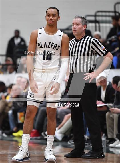 Thumbnail 2 in Sierra Canyon vs. Birmingham (The Classic at Damien) photogallery.