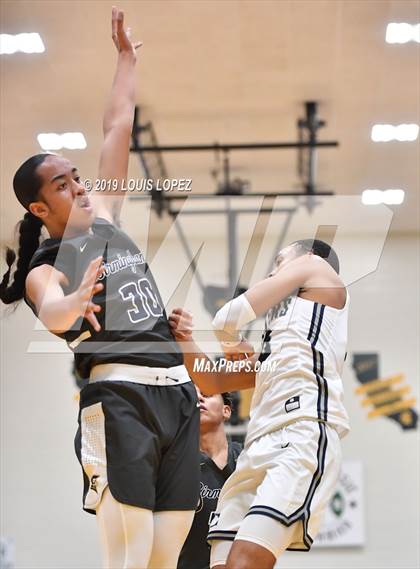 Thumbnail 3 in Sierra Canyon vs. Birmingham (The Classic at Damien) photogallery.