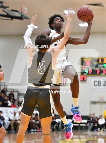 Thumbnail 3 in Sierra Canyon vs. Birmingham (The Classic at Damien) photogallery.