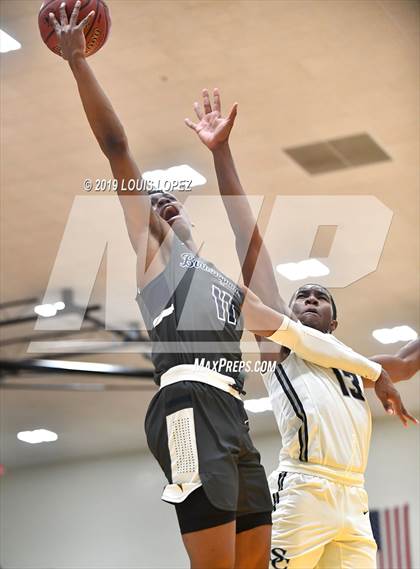 Thumbnail 3 in Sierra Canyon vs. Birmingham (The Classic at Damien) photogallery.