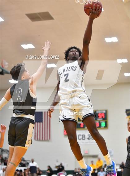 Thumbnail 3 in Sierra Canyon vs. Birmingham (The Classic at Damien) photogallery.