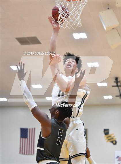 Thumbnail 2 in Sierra Canyon vs. Birmingham (The Classic at Damien) photogallery.