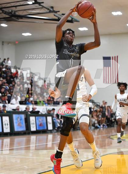 Thumbnail 2 in Sierra Canyon vs. Birmingham (The Classic at Damien) photogallery.
