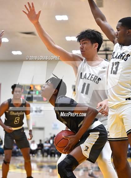 Thumbnail 2 in Sierra Canyon vs. Birmingham (The Classic at Damien) photogallery.