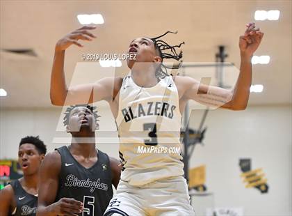 Thumbnail 2 in Sierra Canyon vs. Birmingham (The Classic at Damien) photogallery.