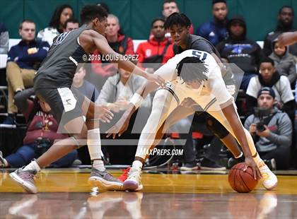 Thumbnail 2 in Sierra Canyon vs. Birmingham (The Classic at Damien) photogallery.