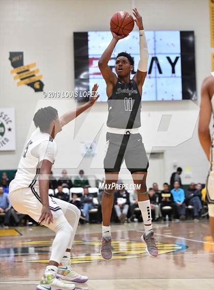Thumbnail 2 in Sierra Canyon vs. Birmingham (The Classic at Damien) photogallery.