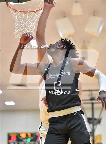 Thumbnail 3 in Sierra Canyon vs. Birmingham (The Classic at Damien) photogallery.