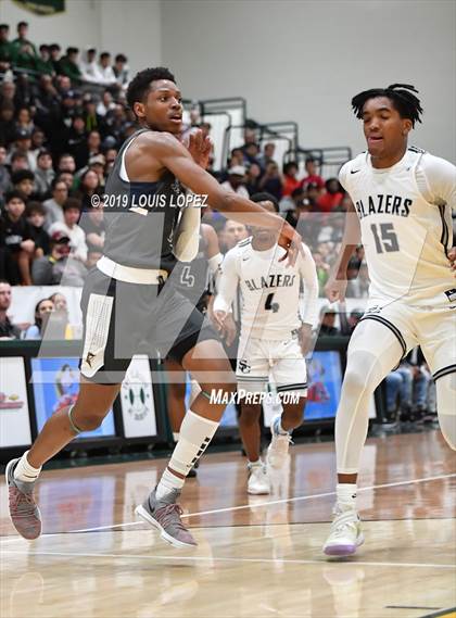 Thumbnail 2 in Sierra Canyon vs. Birmingham (The Classic at Damien) photogallery.