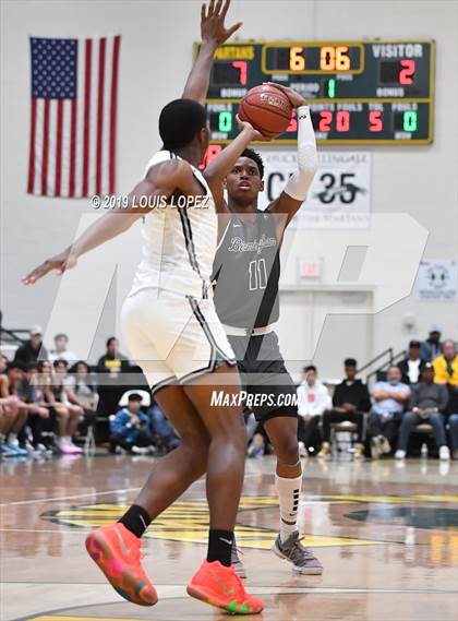 Thumbnail 2 in Sierra Canyon vs. Birmingham (The Classic at Damien) photogallery.