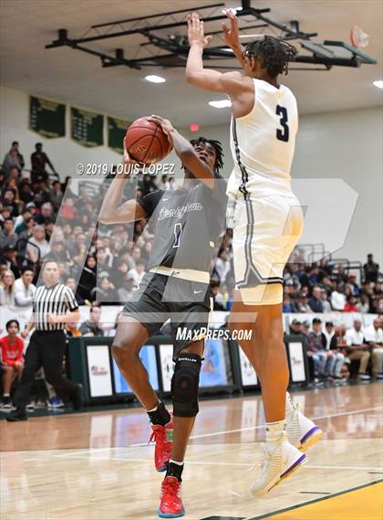 Thumbnail 2 in Sierra Canyon vs. Birmingham (The Classic at Damien) photogallery.