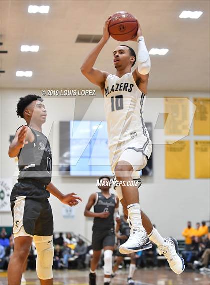Thumbnail 3 in Sierra Canyon vs. Birmingham (The Classic at Damien) photogallery.