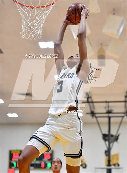 Thumbnail 1 in Sierra Canyon vs. Birmingham (The Classic at Damien) photogallery.