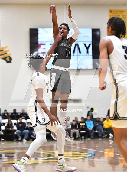 Thumbnail 2 in Sierra Canyon vs. Birmingham (The Classic at Damien) photogallery.