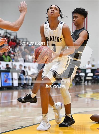 Thumbnail 2 in Sierra Canyon vs. Birmingham (The Classic at Damien) photogallery.