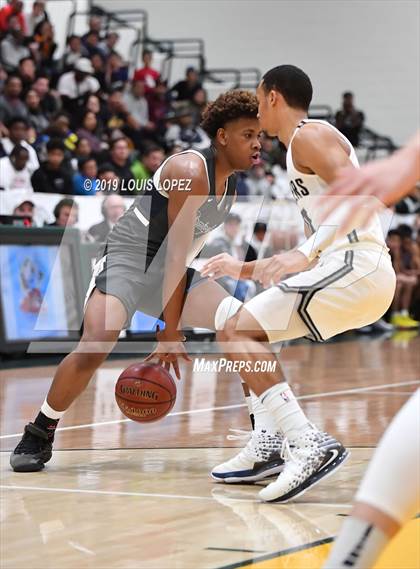 Thumbnail 2 in Sierra Canyon vs. Birmingham (The Classic at Damien) photogallery.