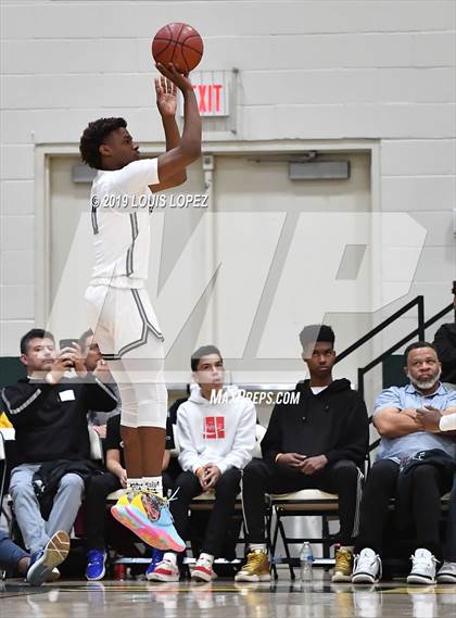 Thumbnail 2 in Sierra Canyon vs. Birmingham (The Classic at Damien) photogallery.