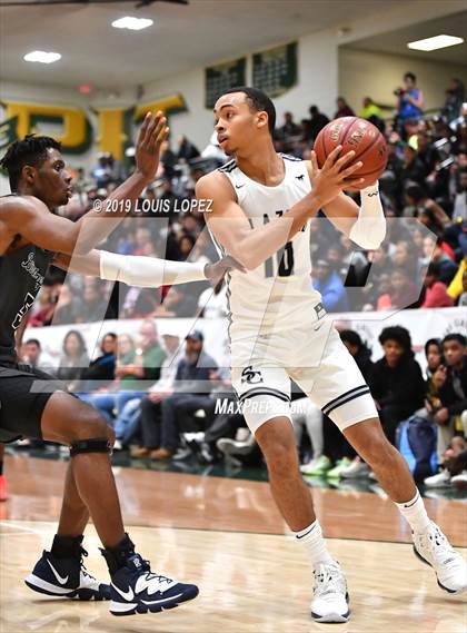 Thumbnail 2 in Sierra Canyon vs. Birmingham (The Classic at Damien) photogallery.