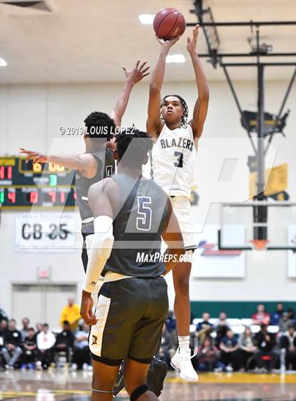 Thumbnail 3 in Sierra Canyon vs. Birmingham (The Classic at Damien) photogallery.