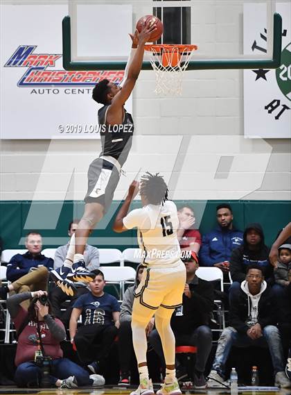 Thumbnail 2 in Sierra Canyon vs. Birmingham (The Classic at Damien) photogallery.
